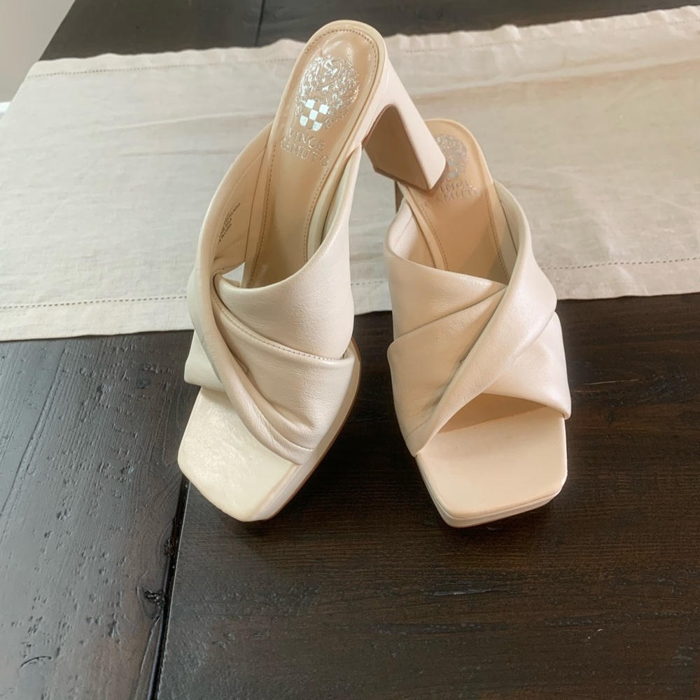 VINCE CAMUTO SANDALS 6.5